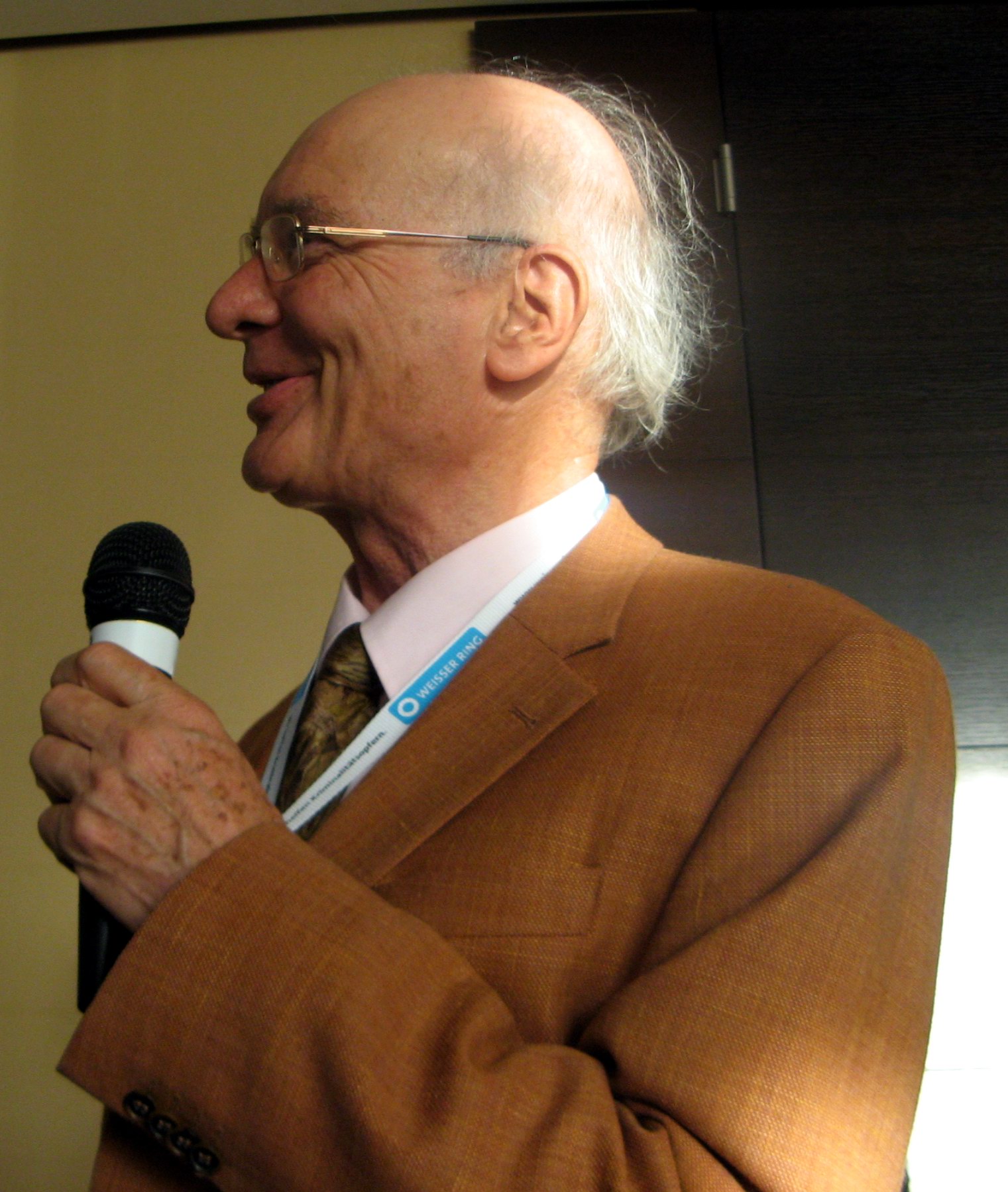 Univ.-Prof. Dr. iur. Arthur Kreuzer